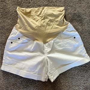 A.Glow Maternity boyfriend shorts white size 6